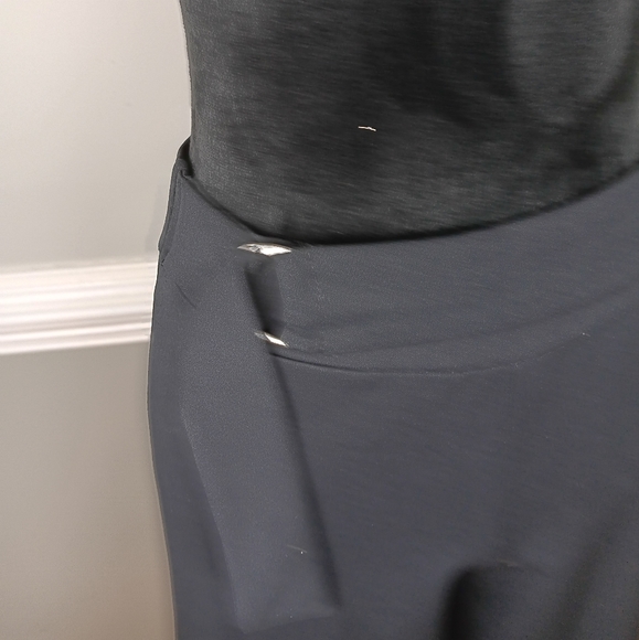 Full Circle Trends, below the knee pants - Picture 7 of 8